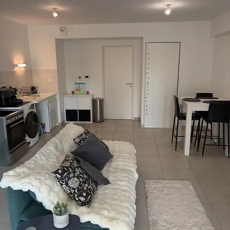 Confortable Loggia Et Salle De Bain Privative * イエール